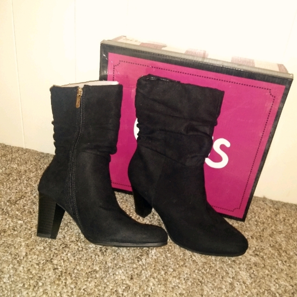 NWOB New Sam Edelman Brown Suede Booties